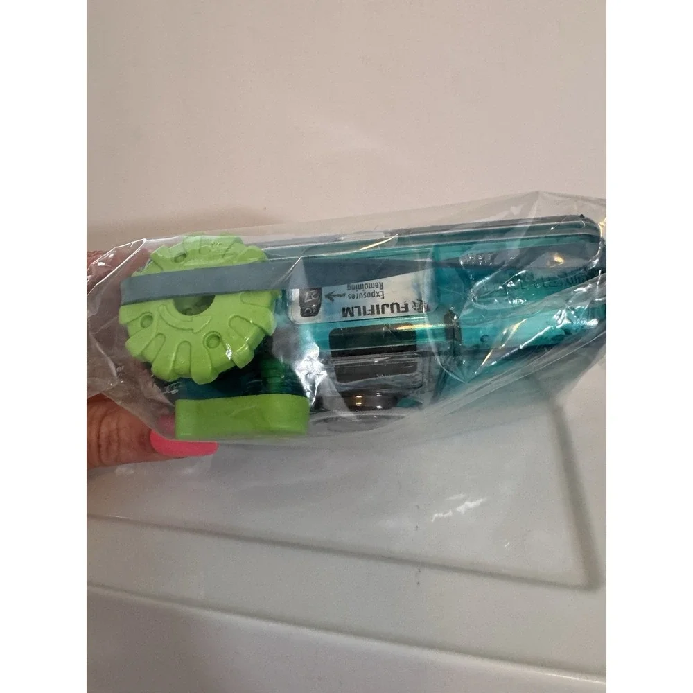Fujifilm Quicksnap Waterproof One Time 35mm Camera 27 Exposures Open box